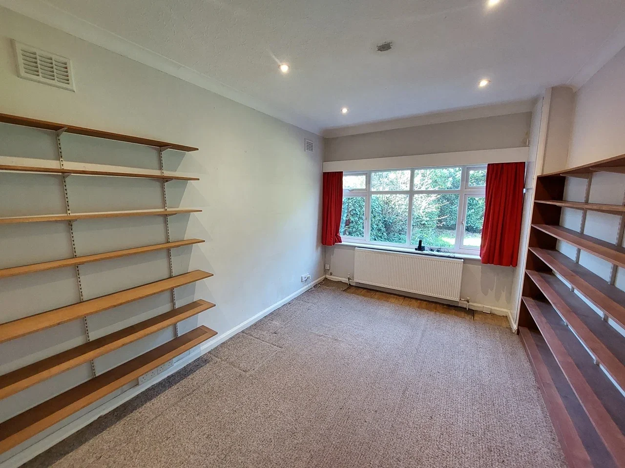 Room Paradise Lane in Birmingham