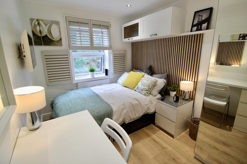 Room Winders Road in Greater London