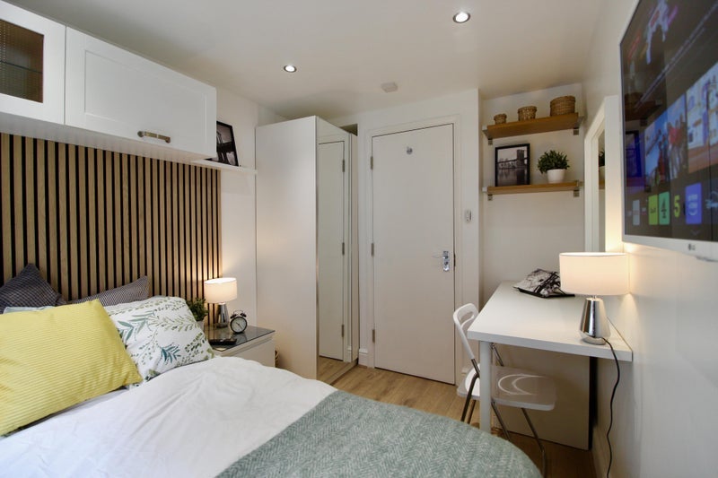 Room Winders Road in Greater London