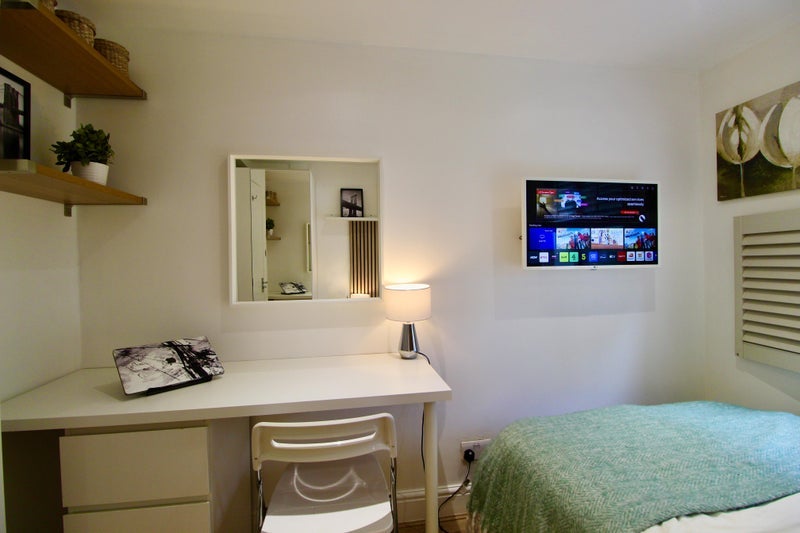 Room Winders Road in Greater London