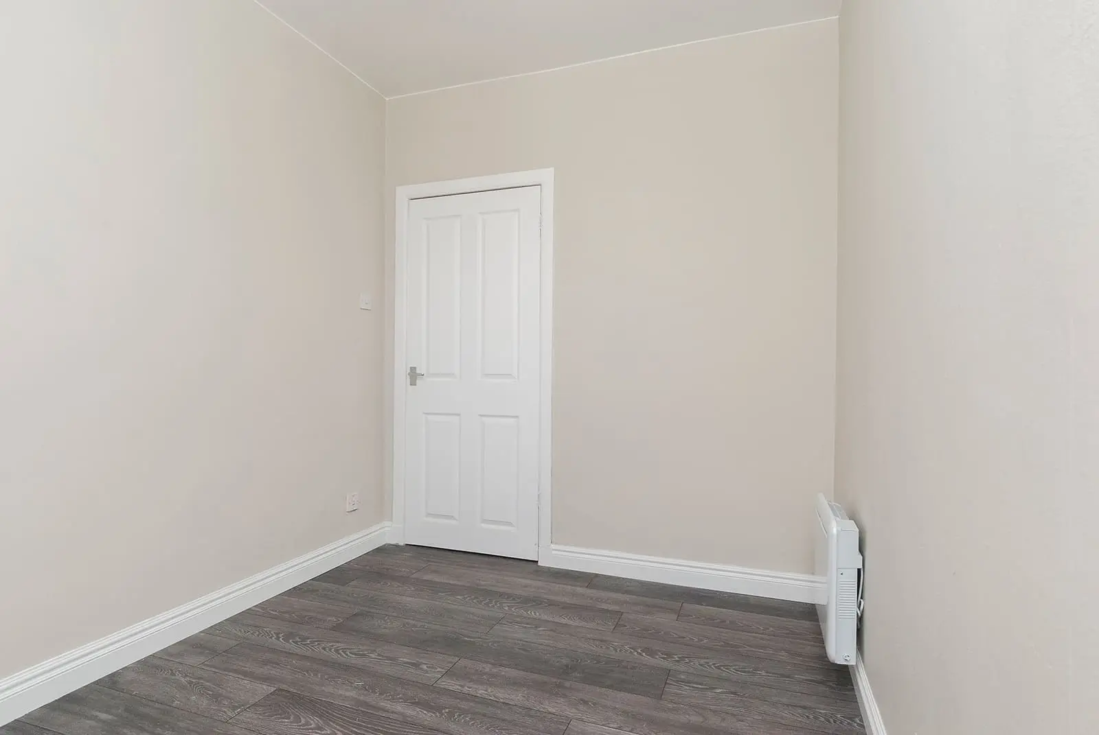 Flat Royston Mains Avenue in City of Edinburgh