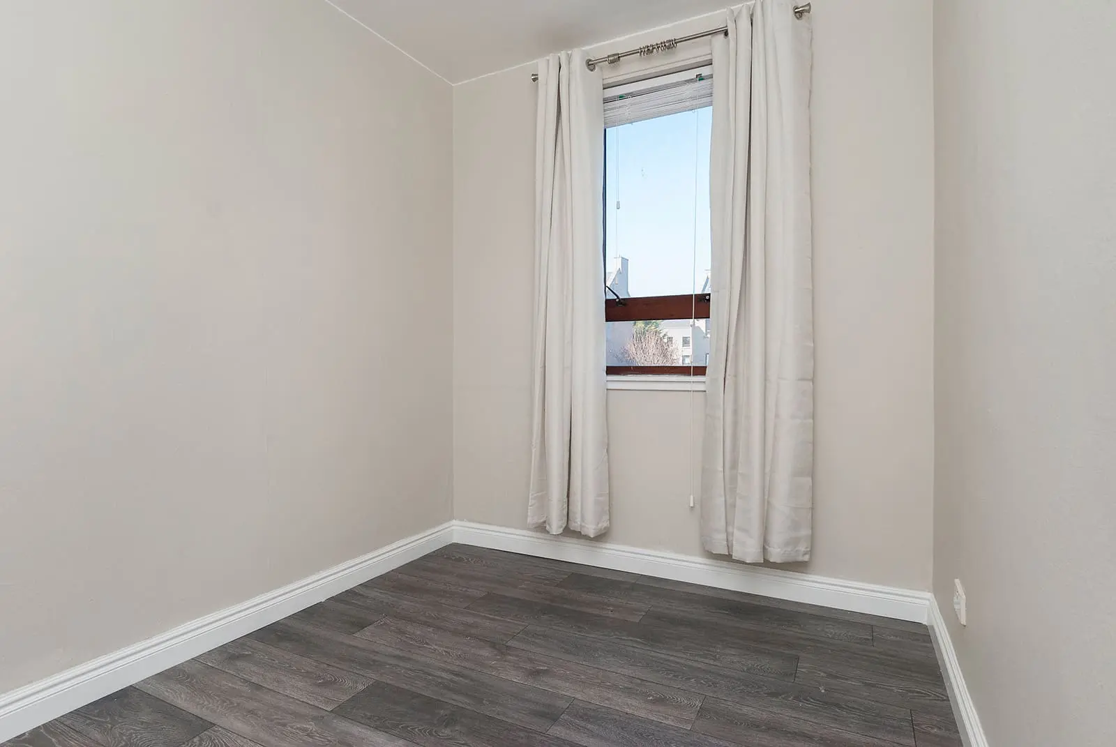 Flat Royston Mains Avenue in City of Edinburgh