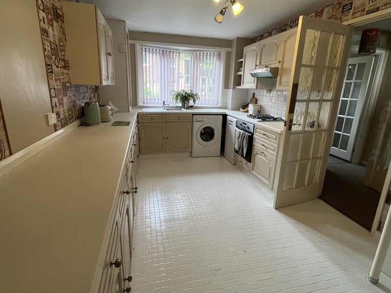 Room Brindley Crescent in Sheffield