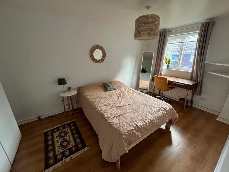 Room Brindley Crescent in Sheffield