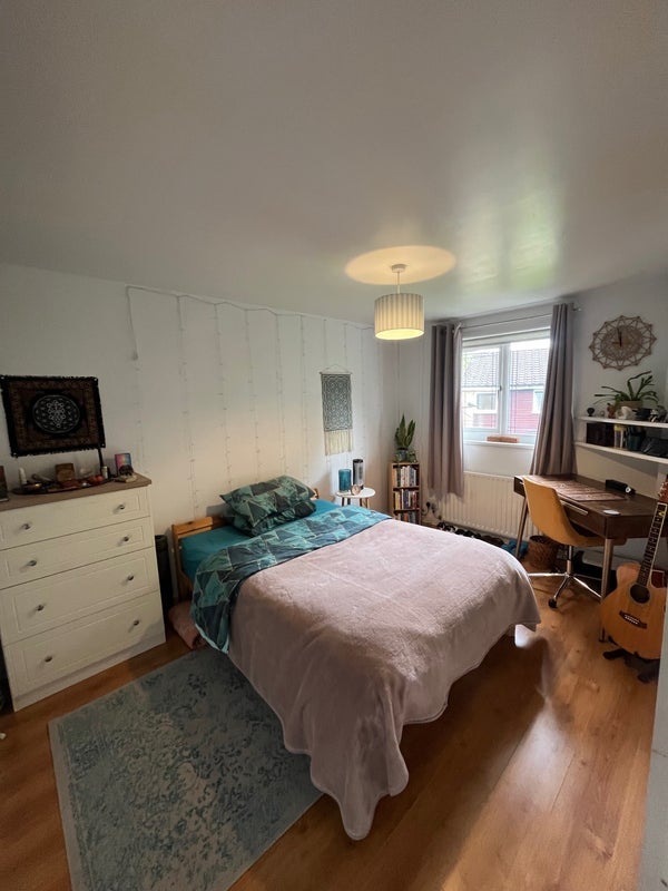Room Brindley Crescent in Sheffield