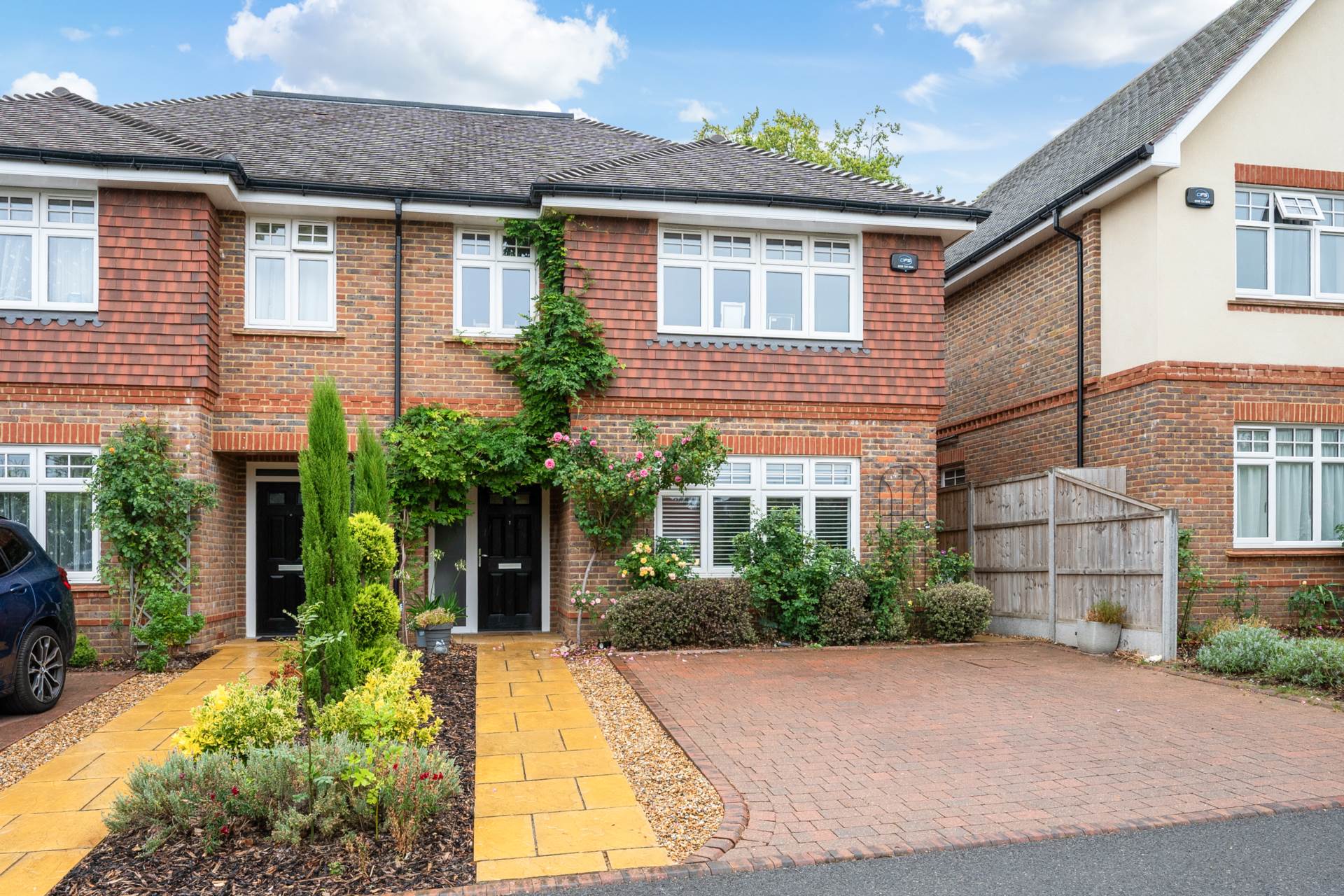 House Linnet Close in London