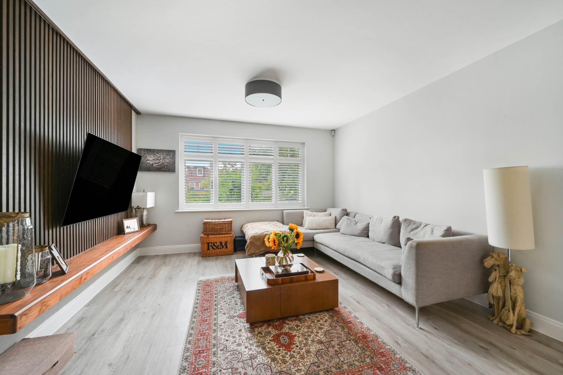 House Linnet Close in London