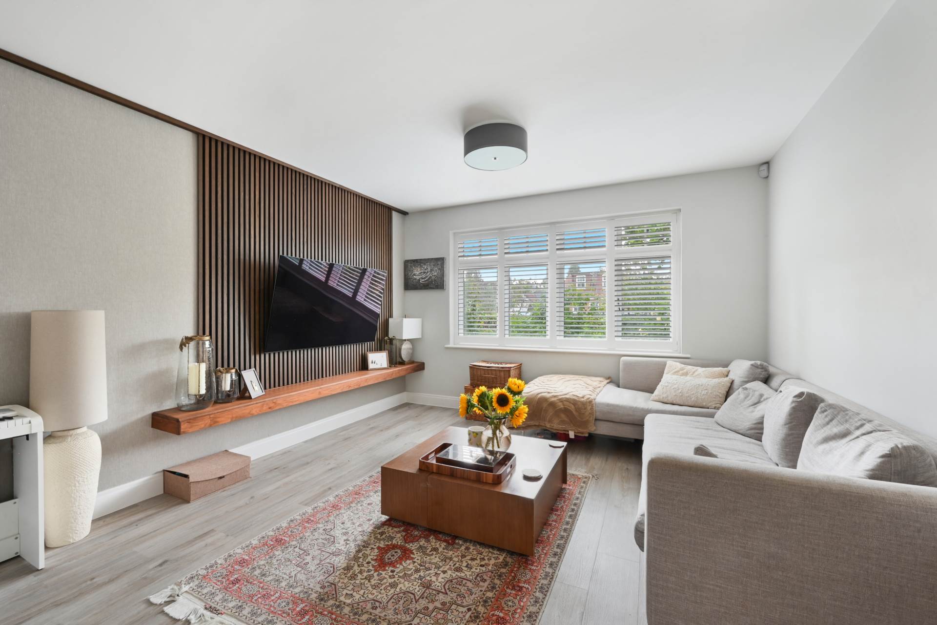 House Linnet Close in London