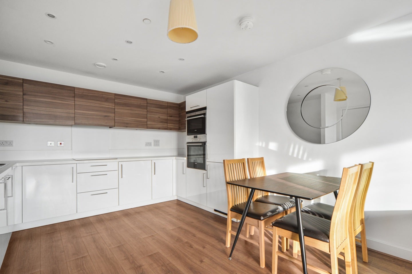 Flat Jefferson Plaza in Greater London