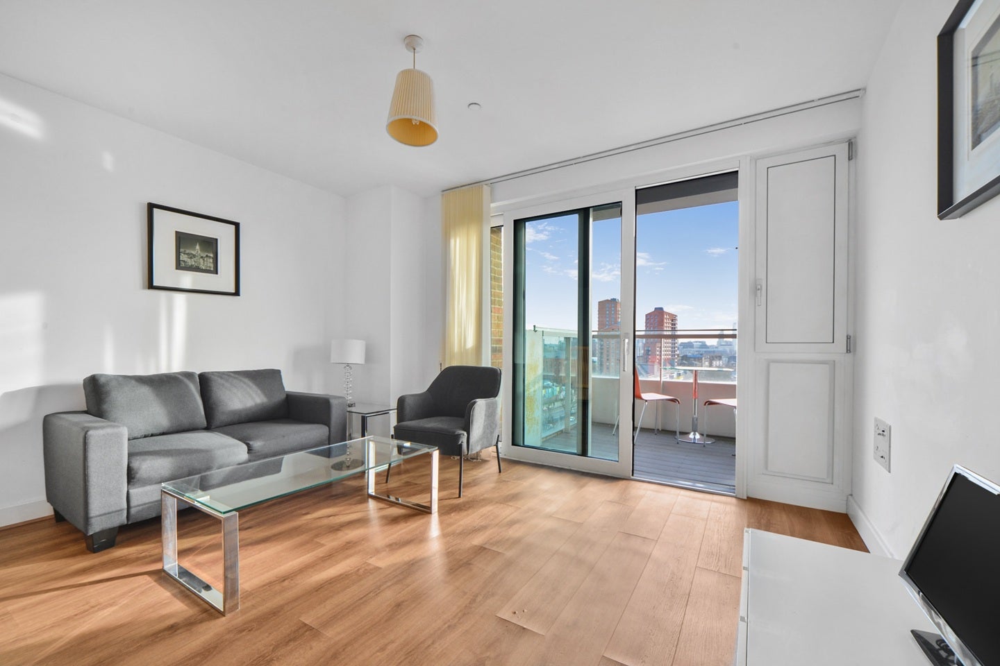 Flat Jefferson Plaza in Greater London