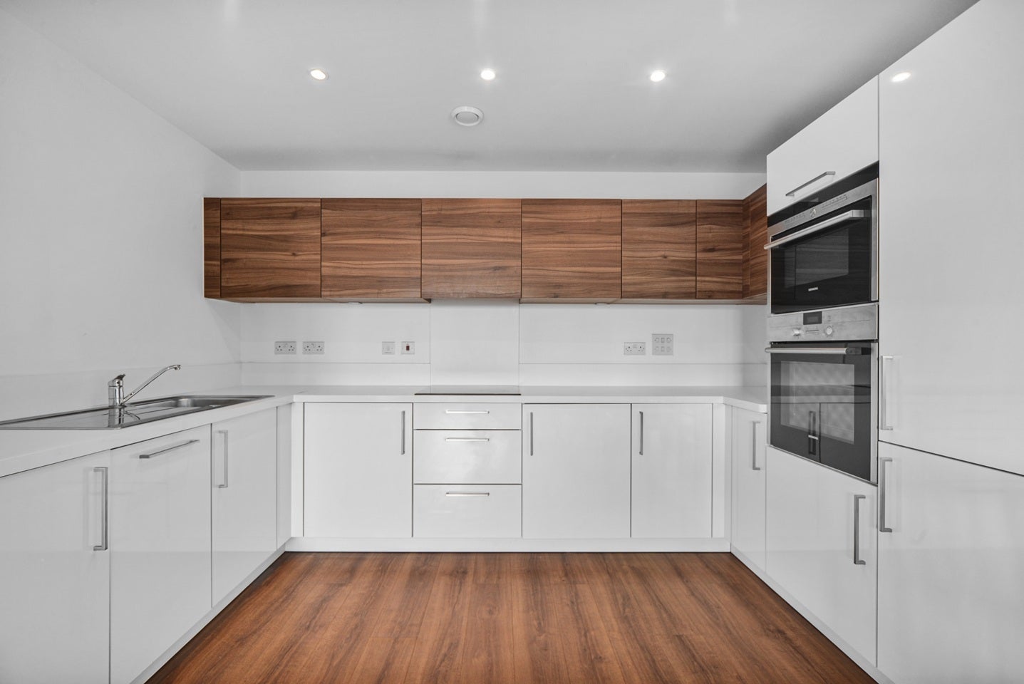 Flat Jefferson Plaza in Greater London
