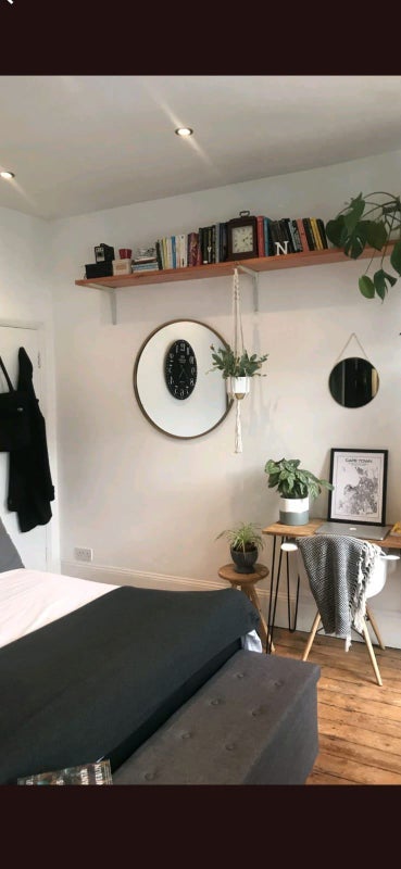 Flat Montague Road in Greater London
