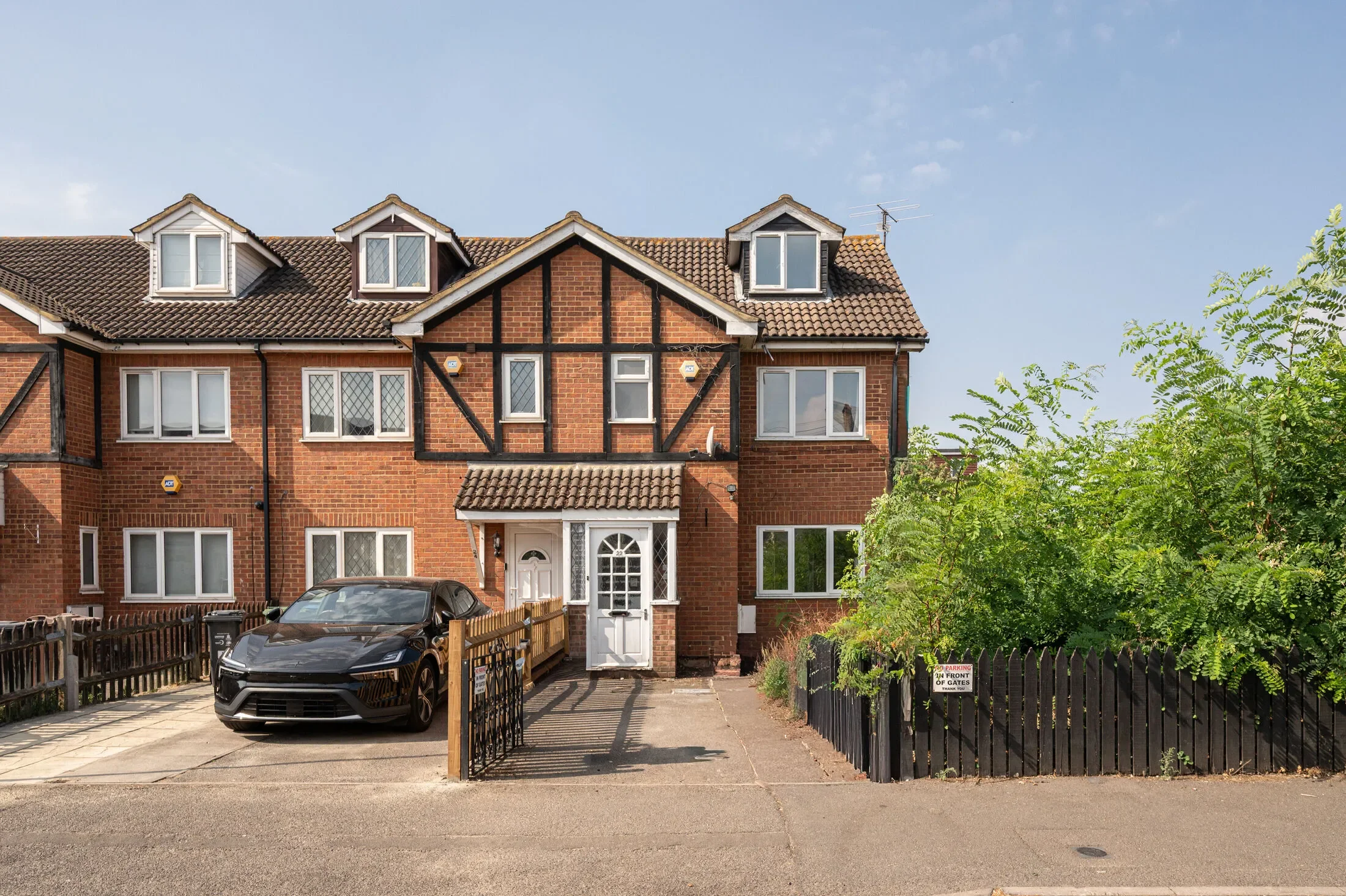 House Wilson Avenue in Greater London