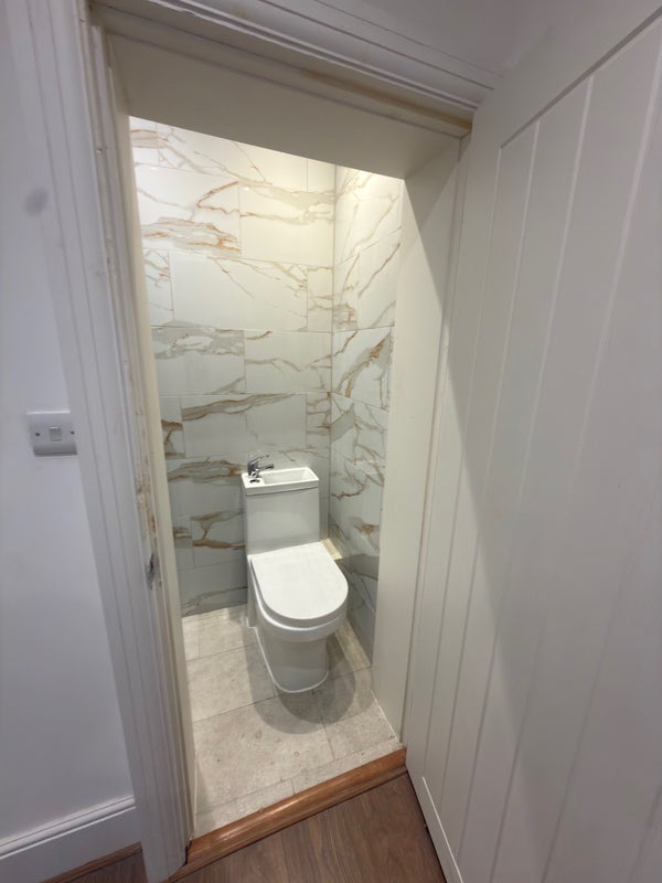 Room Leeds Street in Greater London