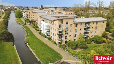 Flat Lockside Marina in Chelmsford