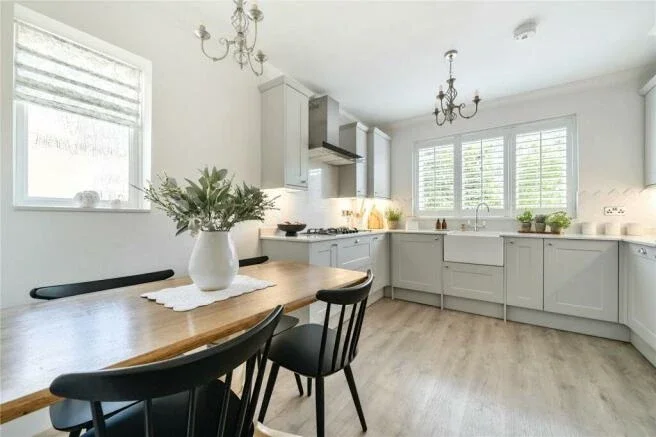 Flat Victoria Road in Greater London