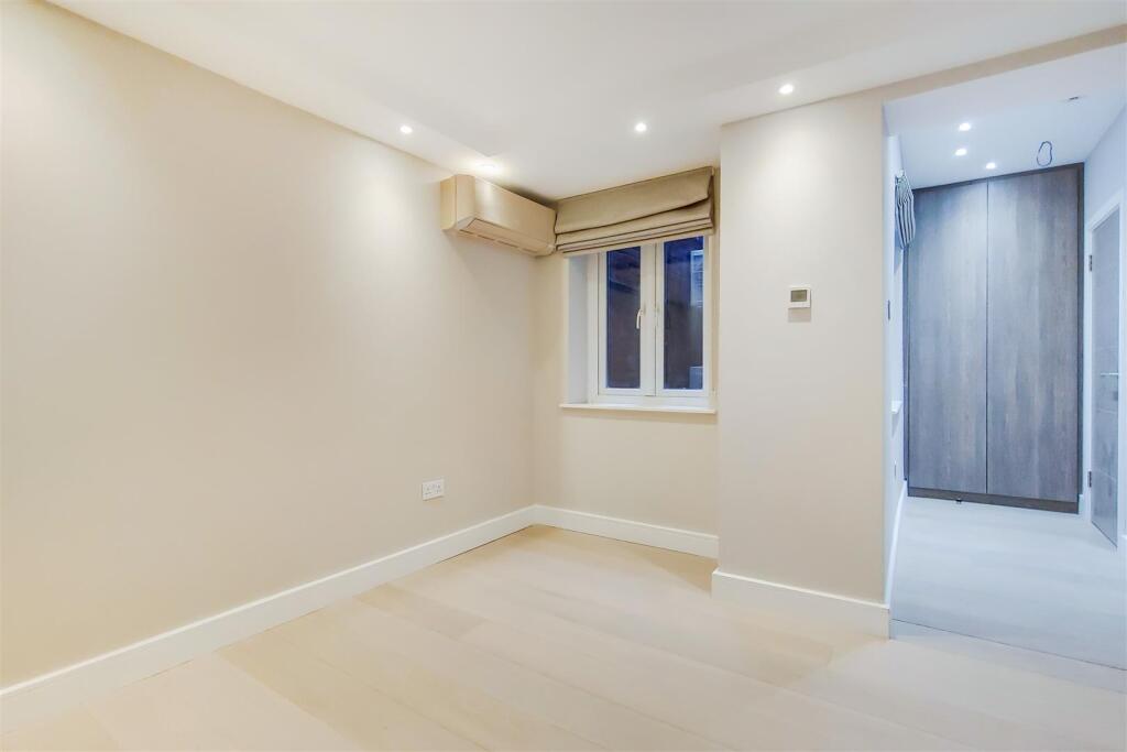 Flat Fitzjohn's Avenue in London