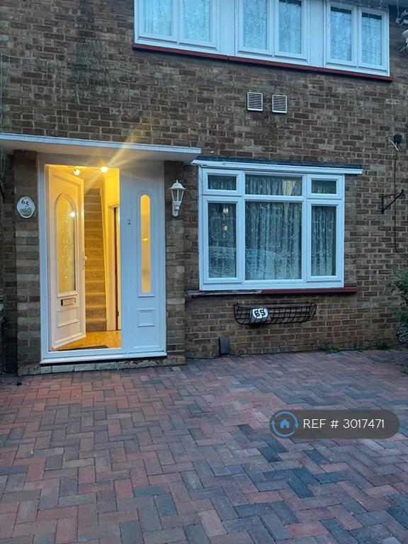 House Corran Way in South Ockendon