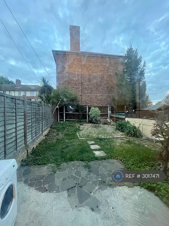 House Corran Way in South Ockendon