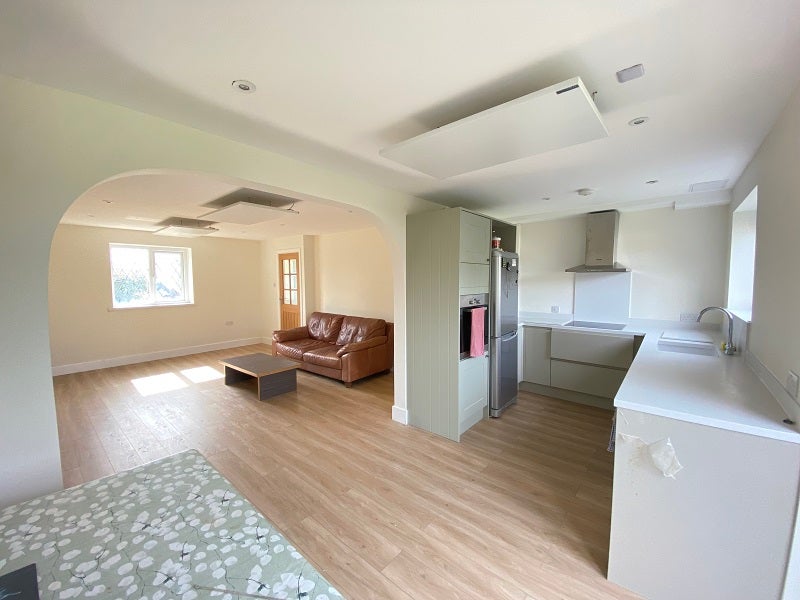 Flat Monksland Road in Port Eynon