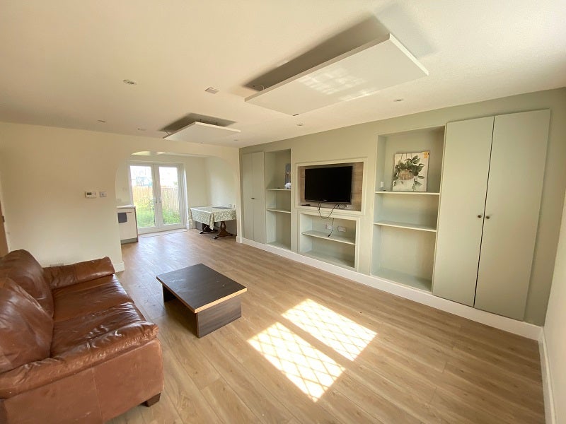 Flat Monksland Road in Port Eynon