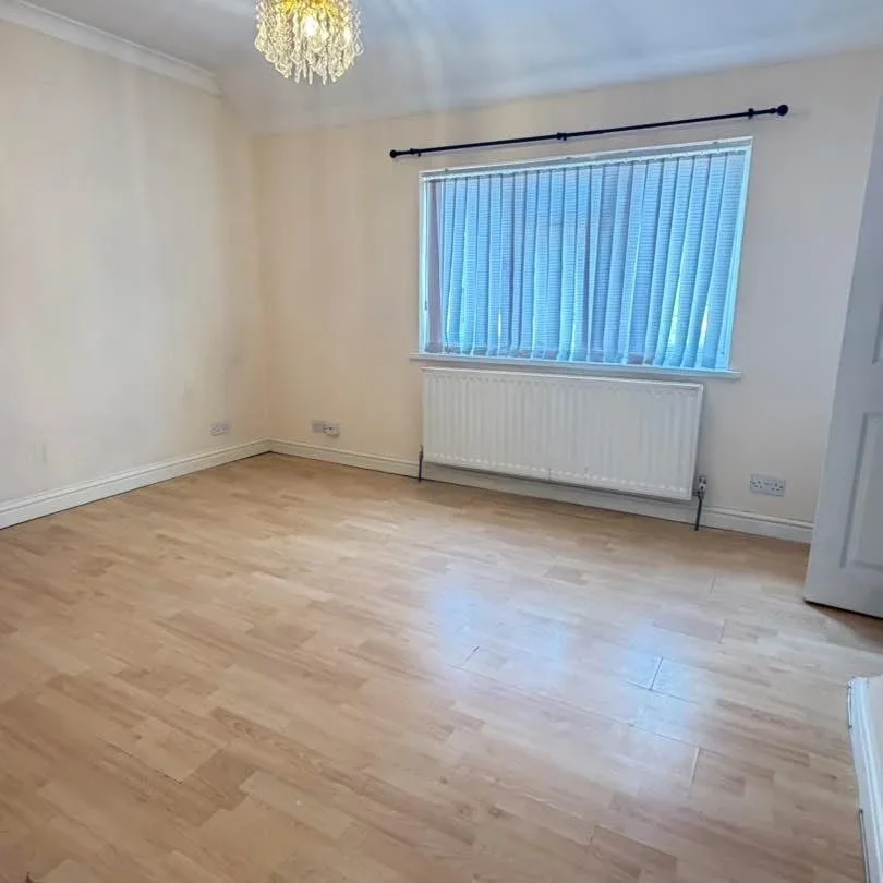 Flat Brimsdown Avenue in Greater London
