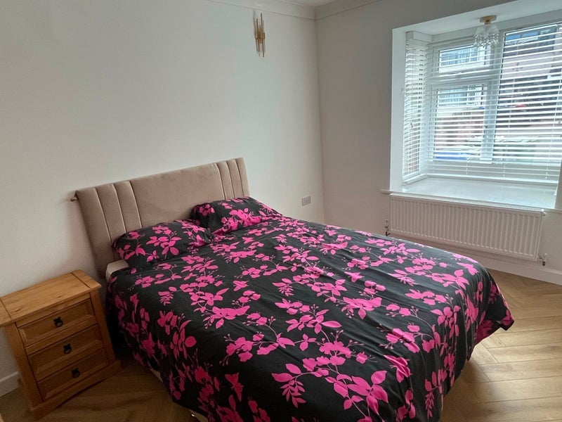 Room Overton Road in Greater London