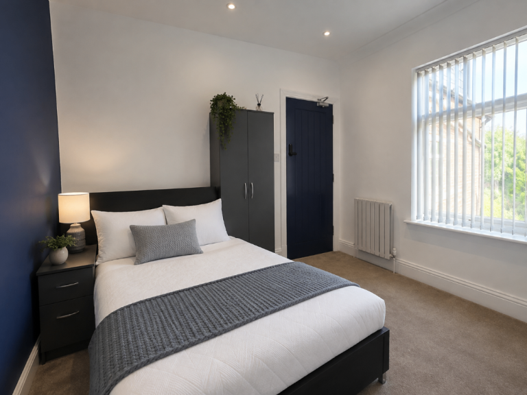 Room Clarendon Road in Luton