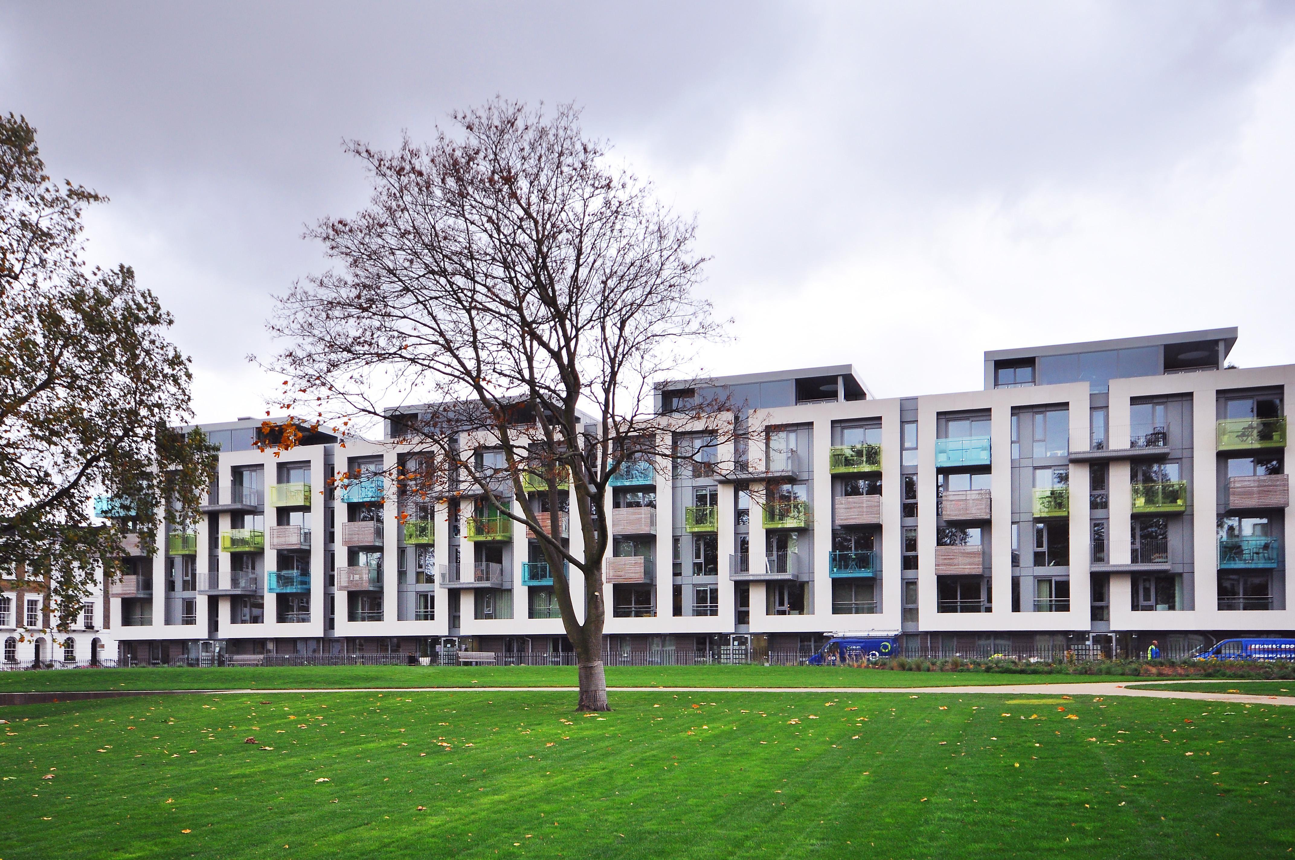 Flat Blackthorn Avenue in Greater London