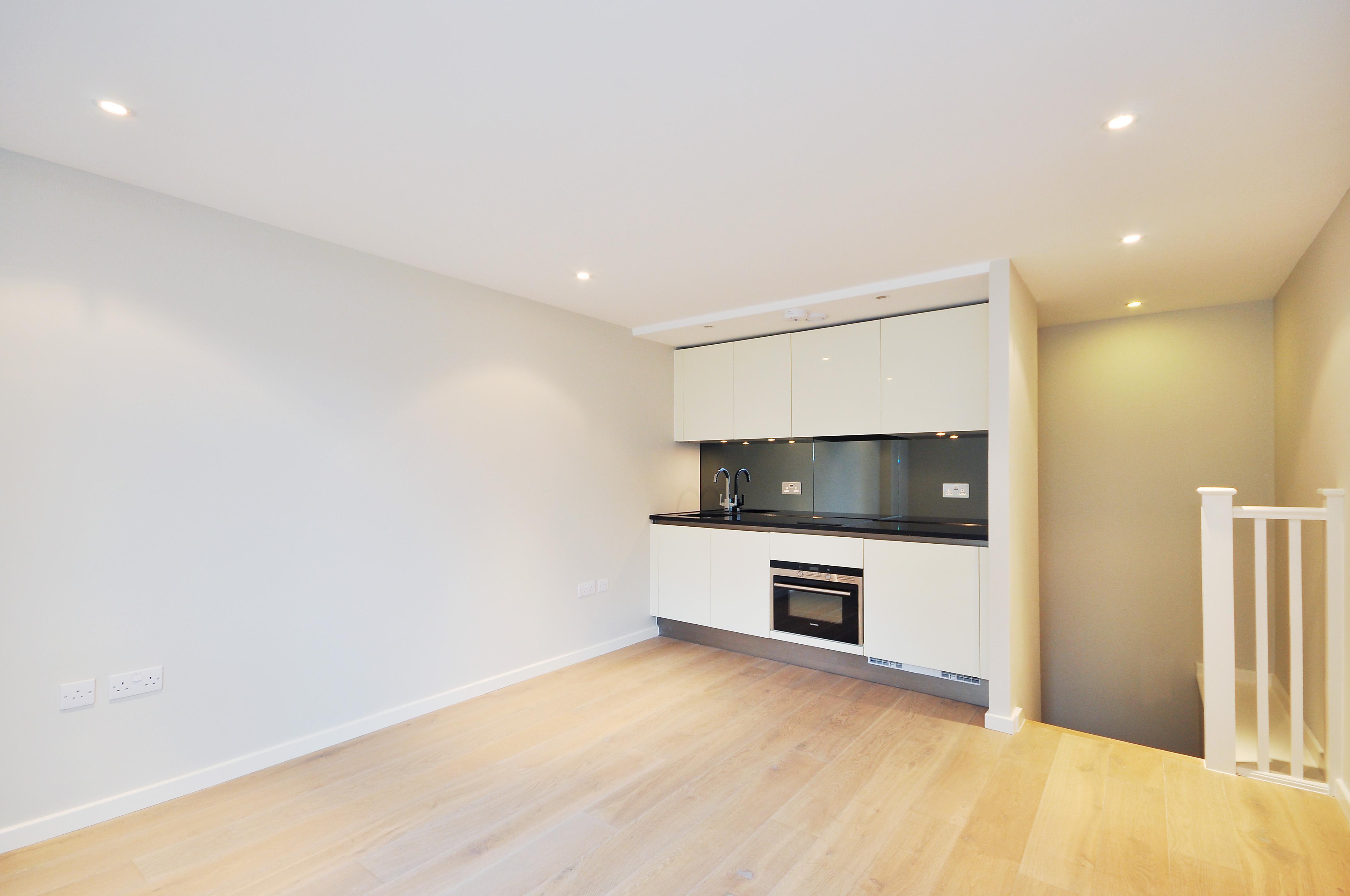 Flat Blackthorn Avenue in Greater London