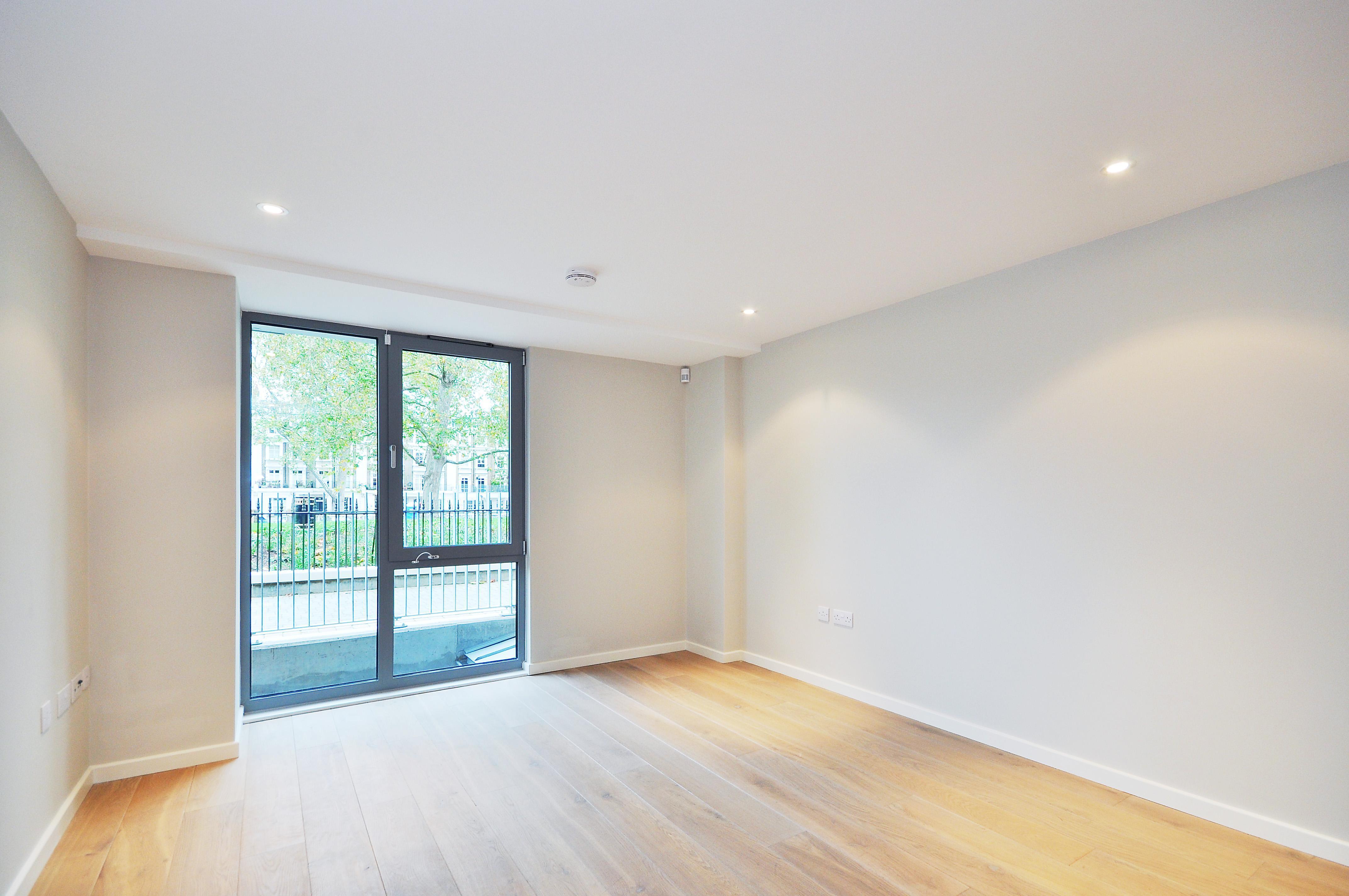 Flat Blackthorn Avenue in Greater London