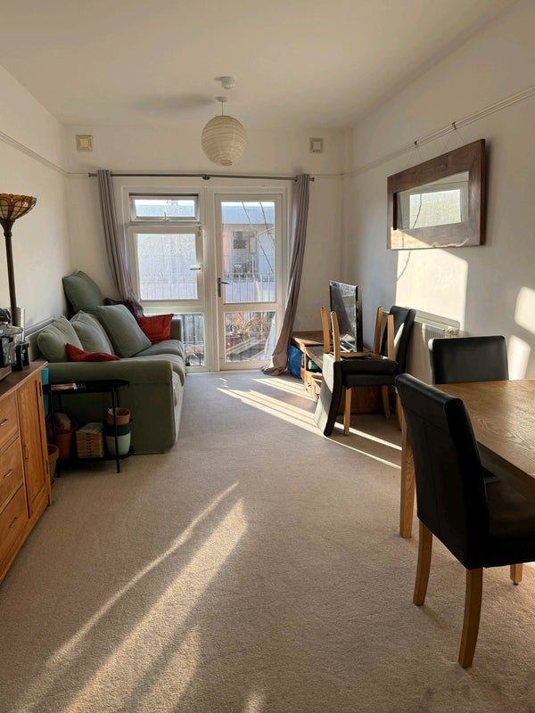Room Mantle Road in Greater London