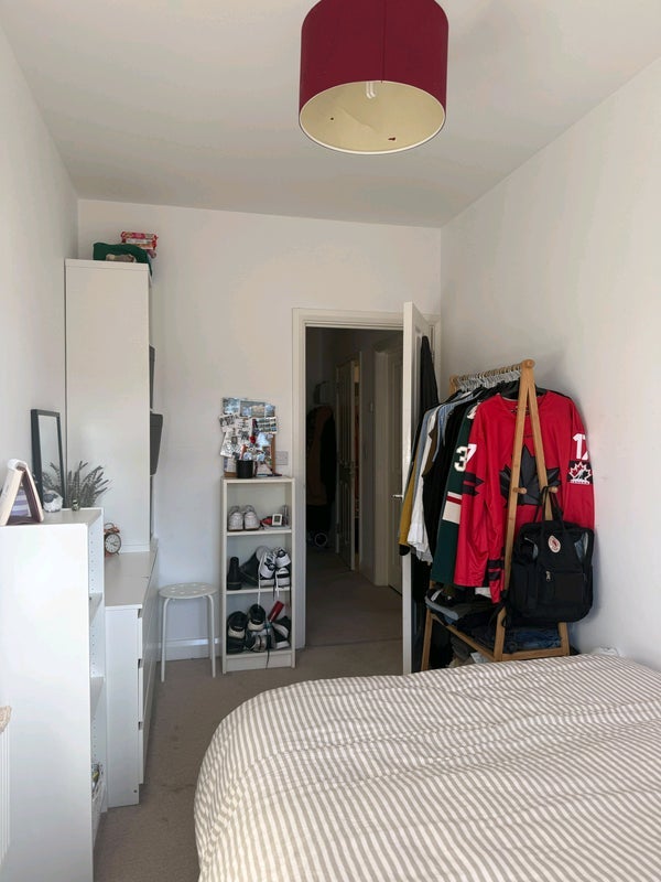 Room Mantle Road in Greater London