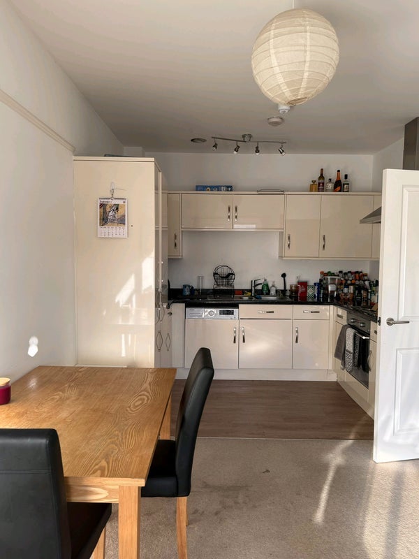 Room Mantle Road in Greater London