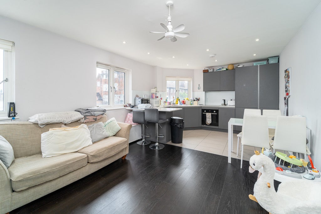 Flat Woodstock Road in Greater London