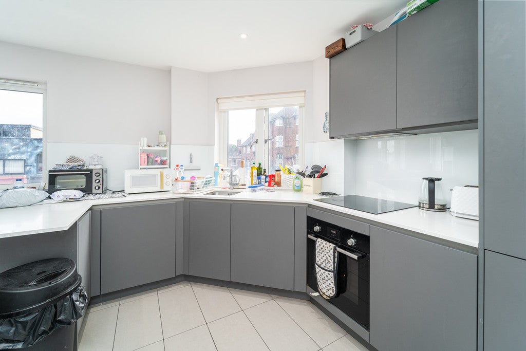 Flat Woodstock Road in Greater London