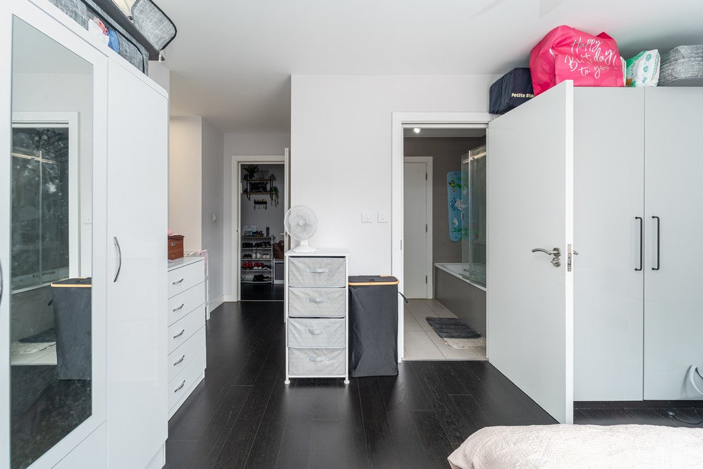 Flat Woodstock Road in Greater London