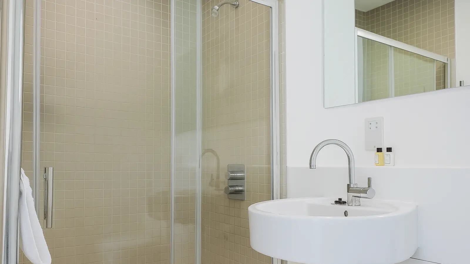 Flat Leigh Place in Greater London