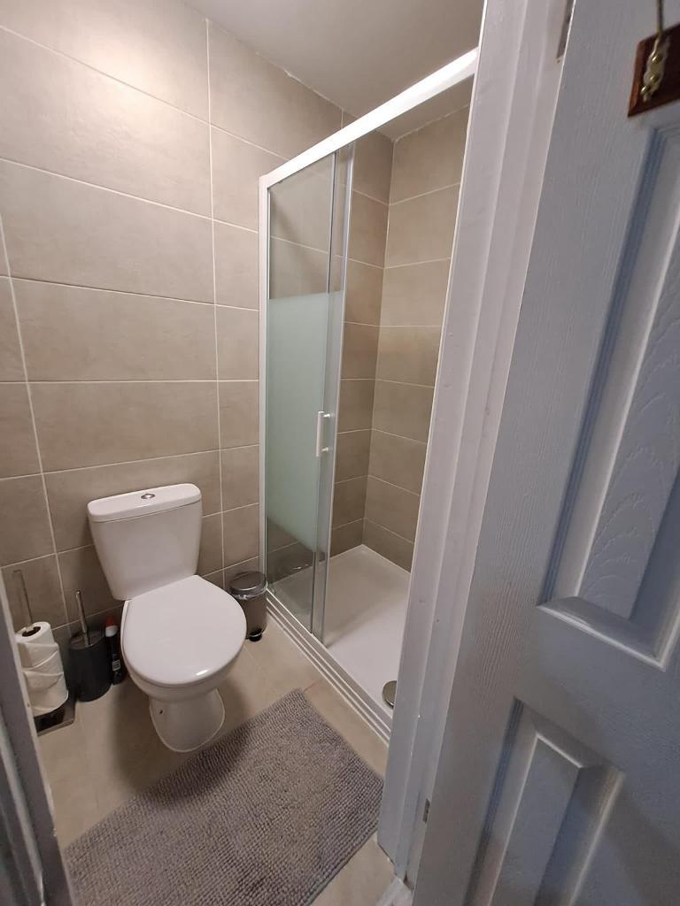 Room Finchley Road in Greater London