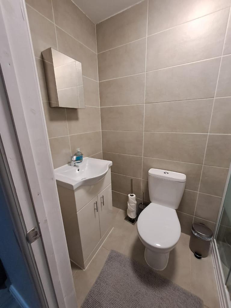 Room Finchley Road in Greater London