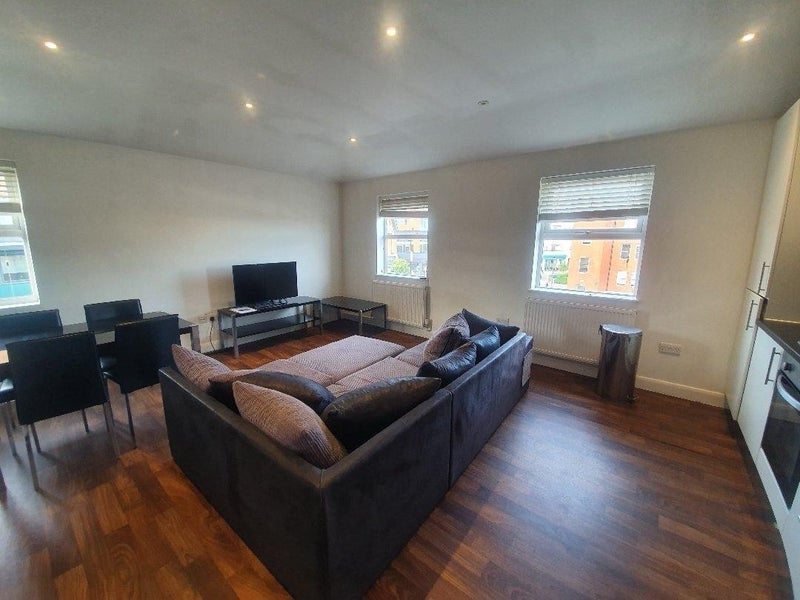 Room Russell Road in Greater London