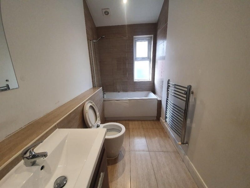 Room Russell Road in Greater London