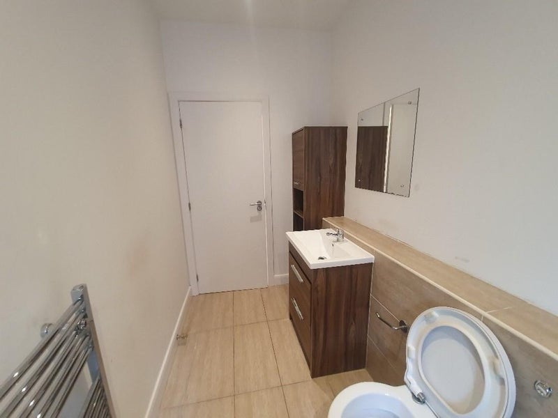 Room Russell Road in Greater London