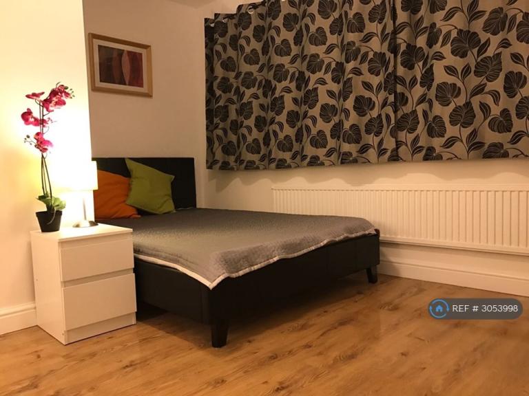 Room Clay Lane in Borough of Spelthorne