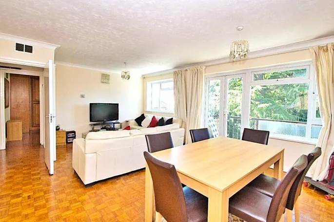 Flat South Hill Avenue in Greater London