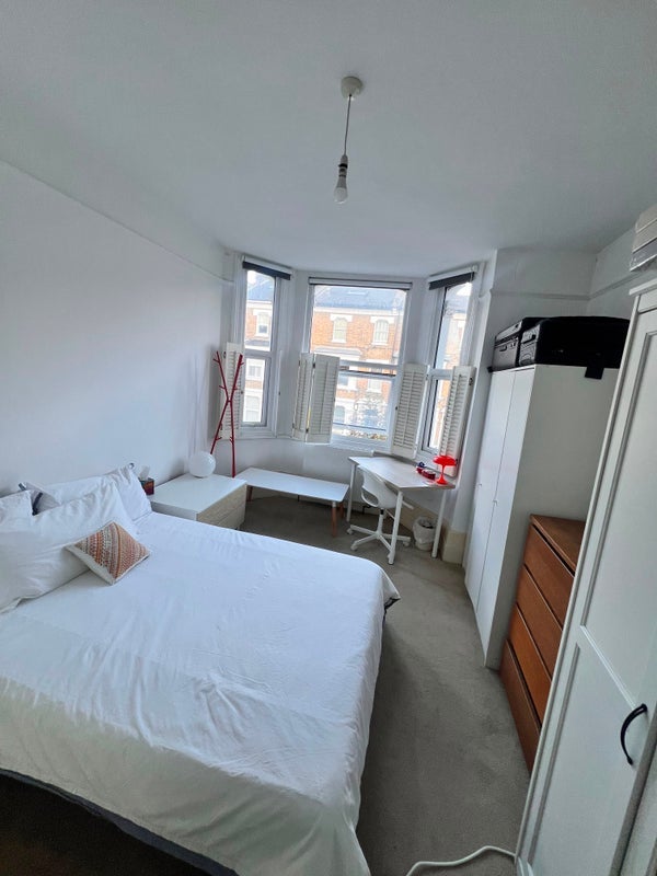 Room Frithville Gardens in Greater London