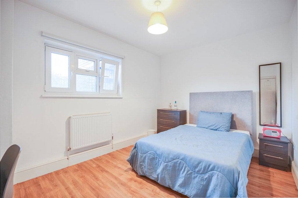 Room York Way in London