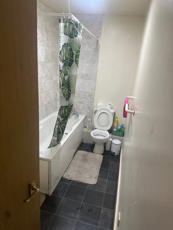 Room Eccles New Road in Salford