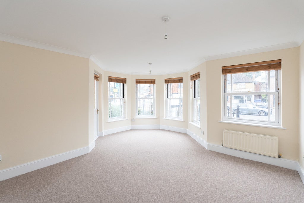 Flat Falkland Road in Mole Valley