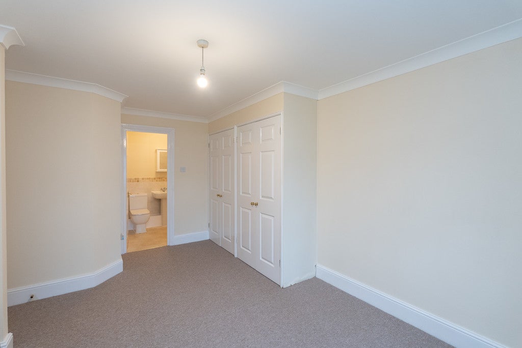 Flat Falkland Road in Mole Valley